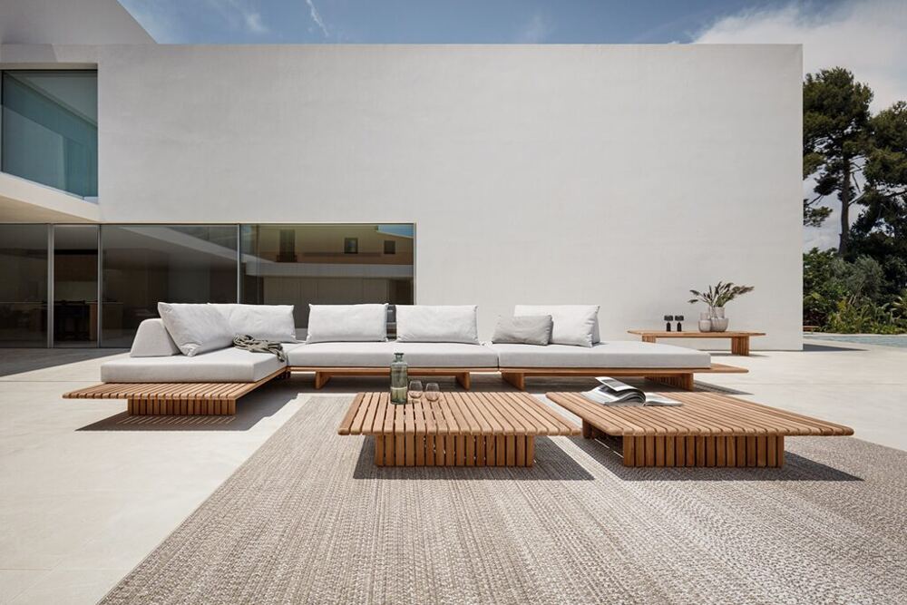 Deck Lounge von Gloster, komfortable Outdoor-Lounge für Terrasse und Garten