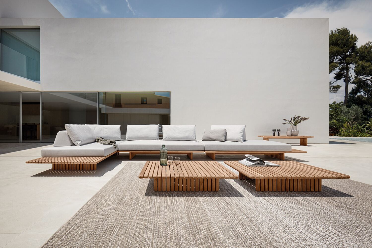Deck Lounge von Gloster, komfortable Outdoor-Lounge für Terrasse und Garten